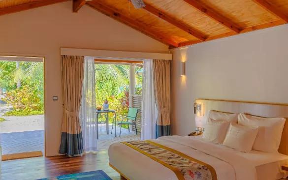 Meeru Island Resort & Spa превью 2