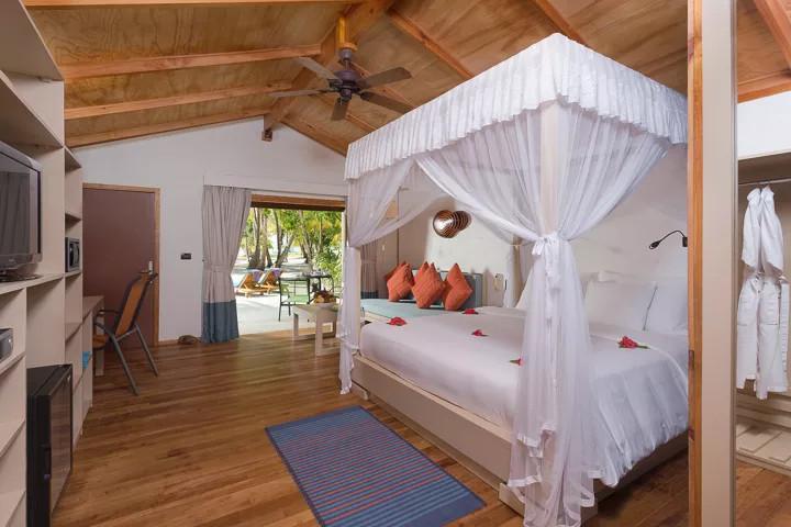Meeru Island Resort & Spa превью 22